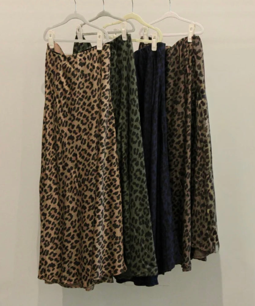 Bazaar Noir Leo Rock | Seide | Onesize | preorder- Versand Mitte Januar Aufgeweckt