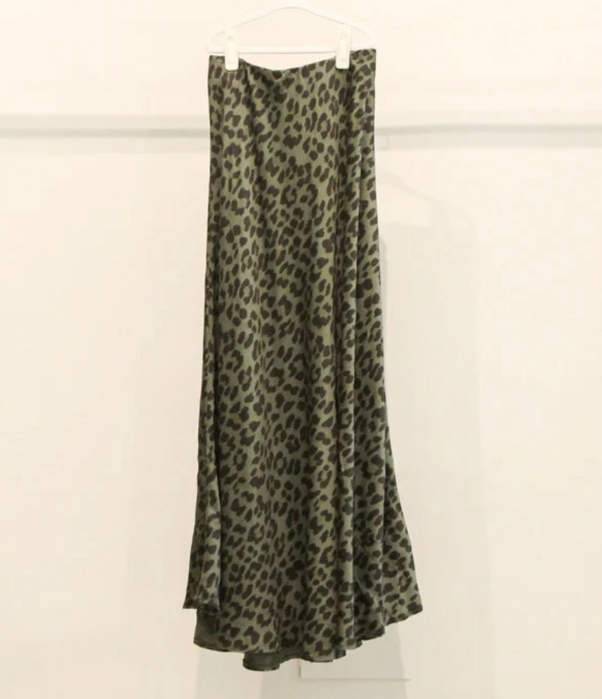 Bazaar Noir Leo Rock | Seide | Onesize | preorder- Versand Mitte Januar Aufgeweckt