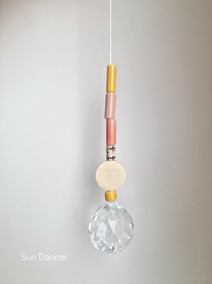 Orvokki Suncatcher | verschiedene Farben Aufgeweckt