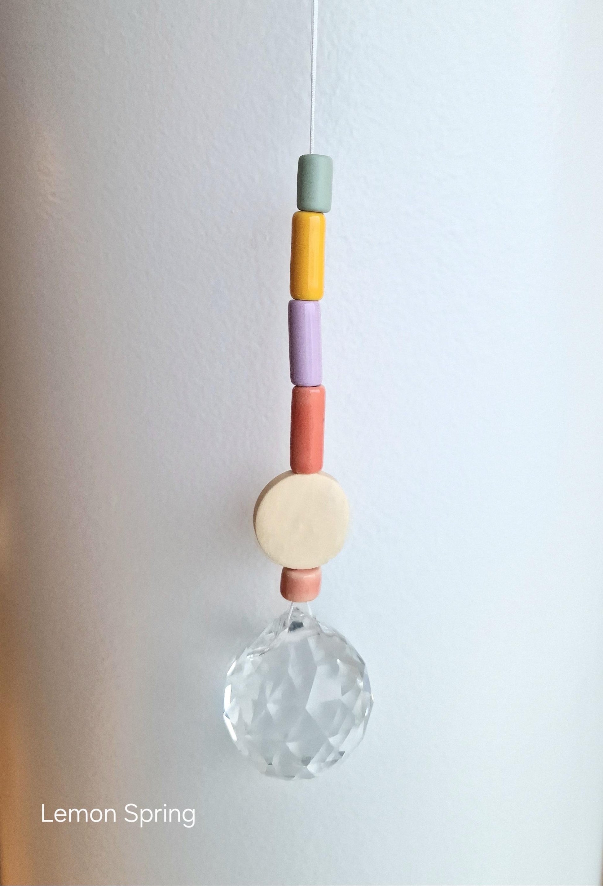 Orvokki Suncatcher | verschiedene Farben Aufgeweckt