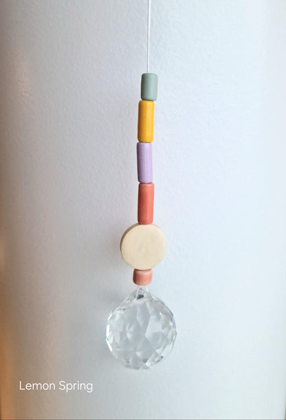 Orvokki Suncatcher | verschiedene Farben Aufgeweckt