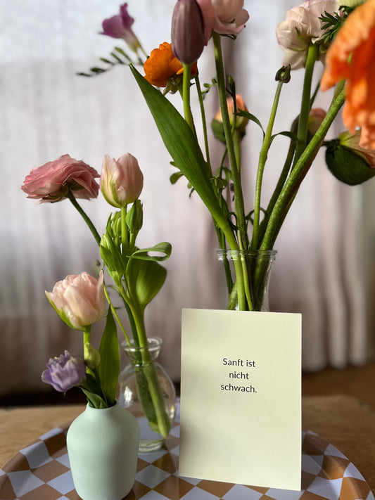 Linda Saurer Ankerkarte | Sanft ist nicht schwach Aufgeweckt