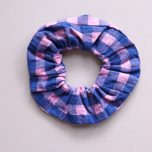 Lili Pepper Scrunchie | Karo Pink-Blau Aufgeweckt
