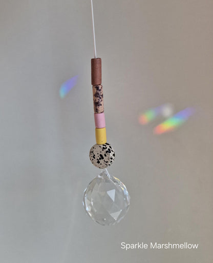 Orvokki Suncatcher | verschiedene Farben Aufgeweckt
