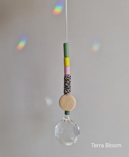 Orvokki Suncatcher | verschiedene Farben Aufgeweckt