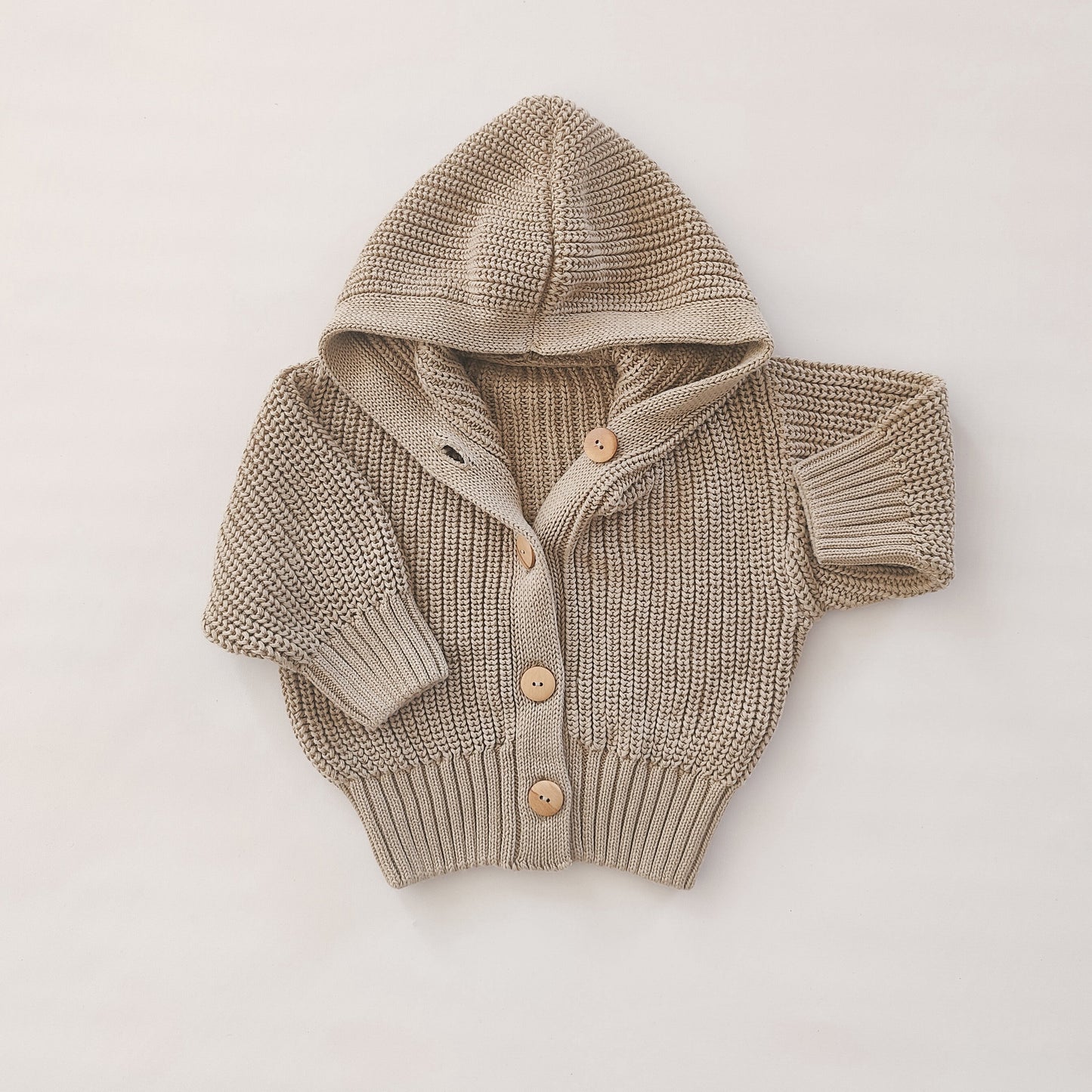 romi. Chunky Knit Cardigan | Sand Aufgeweckt