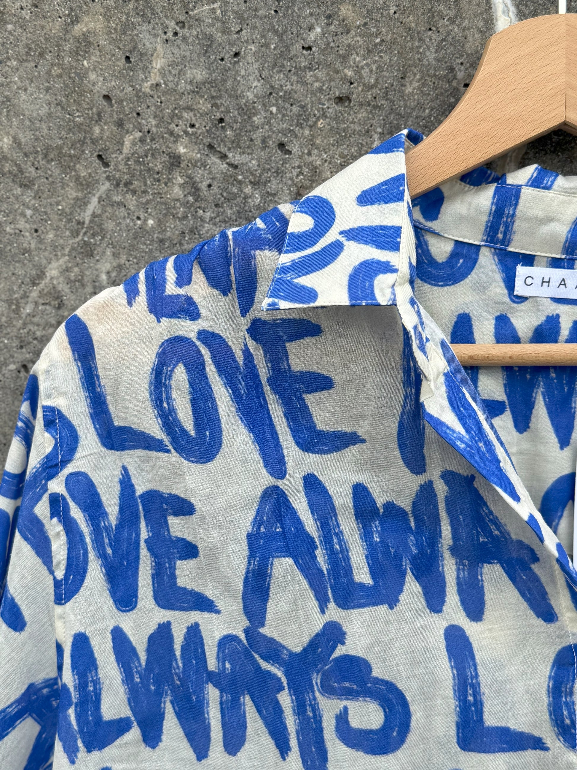 Chaaval Alma Bluse | Blau auf Creme | pre-order Mitte Mai Aufgeweckt