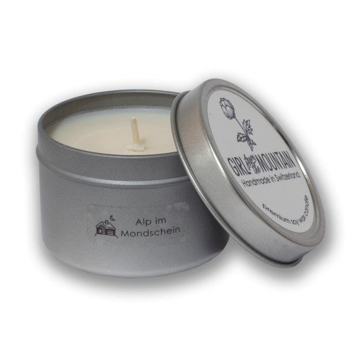 Girl from the Mountain Reisekerze „Alp im Mondschein“ Aufgeweckt