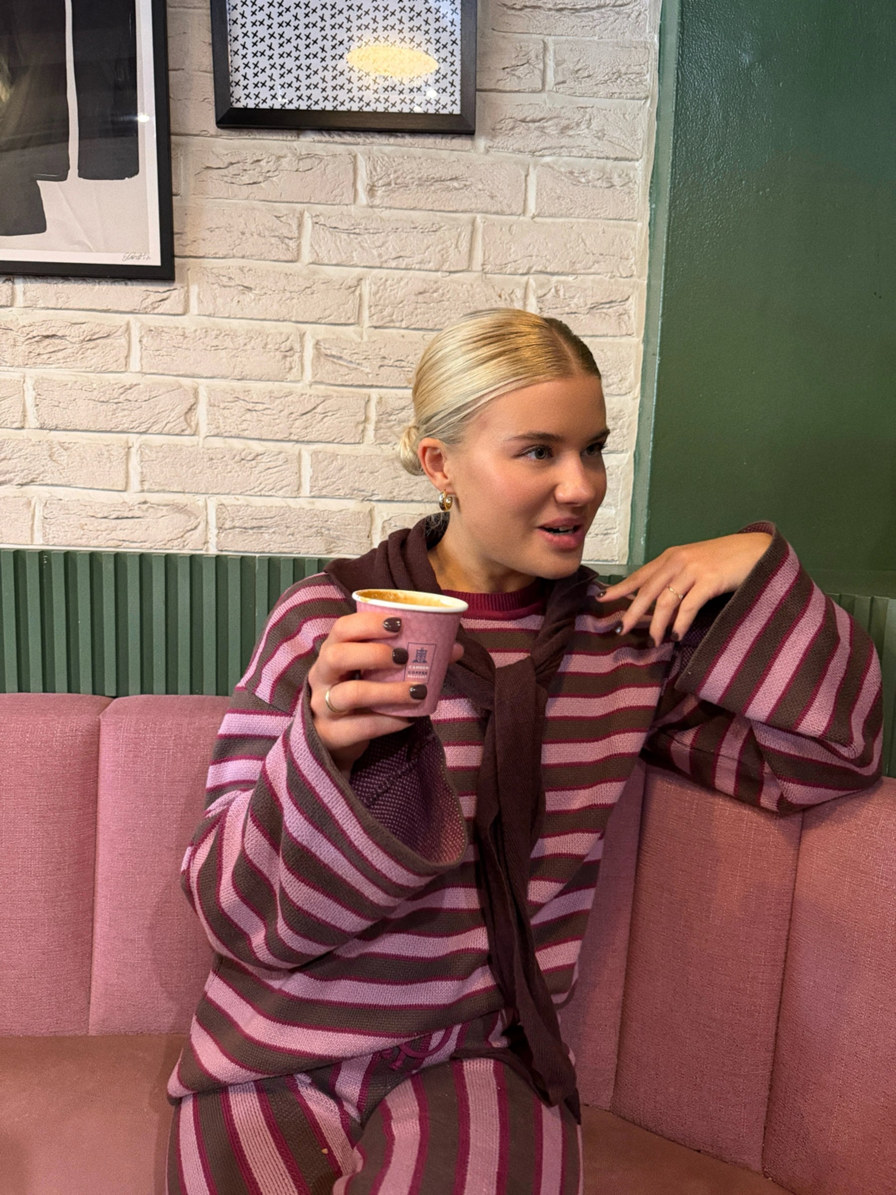 Happymess Sweater aus Bio-Baumwolle | berry stripes Aufgeweckt