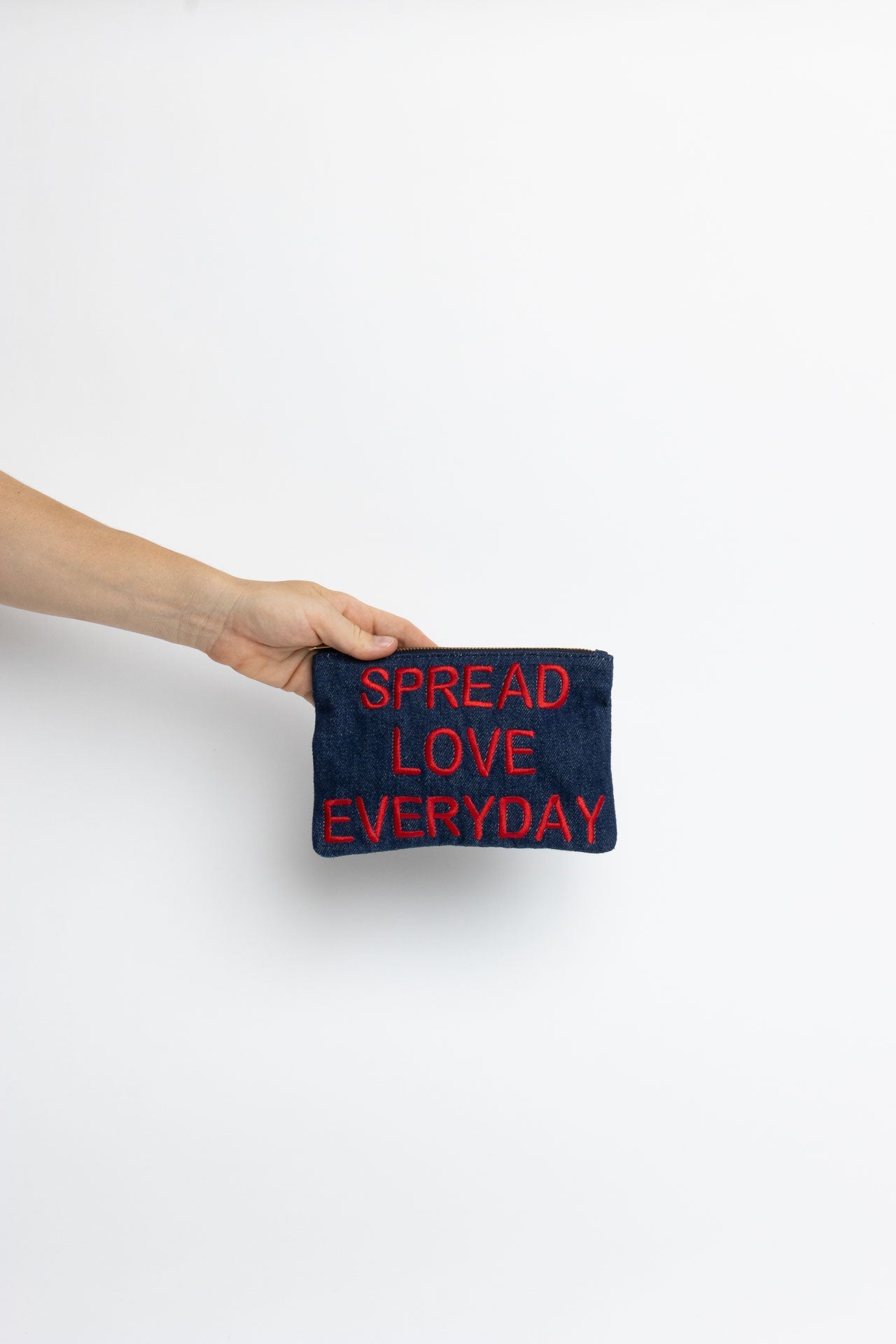 YOOMEE Mini Pouch – MOUHIM Denim – Spread Love Everyday Aufgeweckt