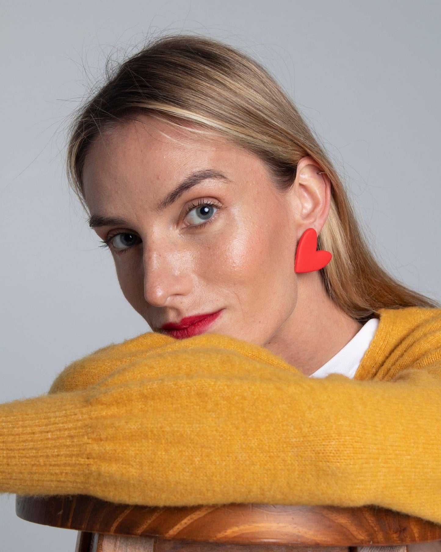 DELAROSA STUDIO Ohrstecker | Rotes Herz Mini Aufgeweckt