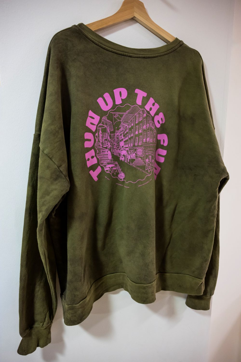 Aufgeweckt Jubiläumssweater | THUN UP THE FUN Aufgeweckt