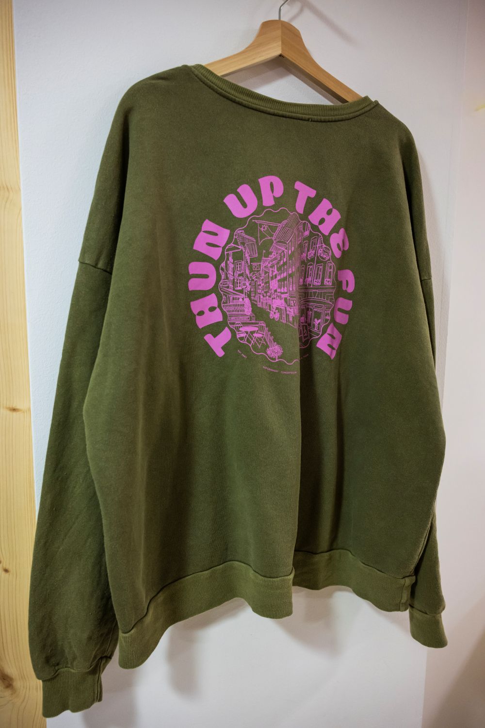 Aufgeweckt Jubiläumssweater | THUN UP THE FUN Aufgeweckt