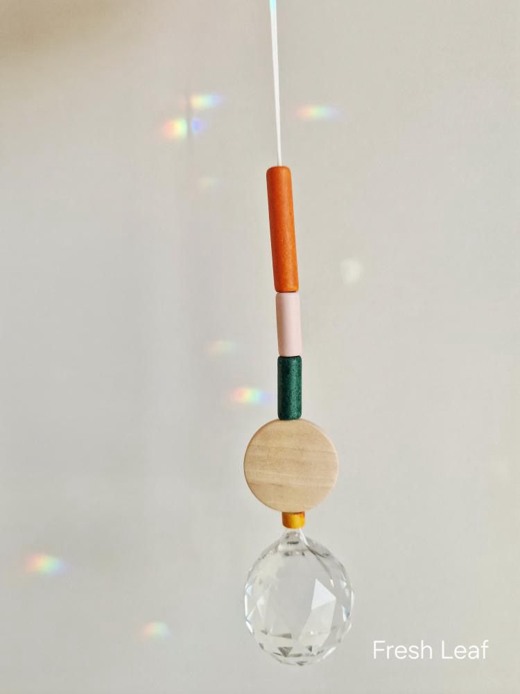 Orvokki Suncatcher | verschiedene Farben Aufgeweckt