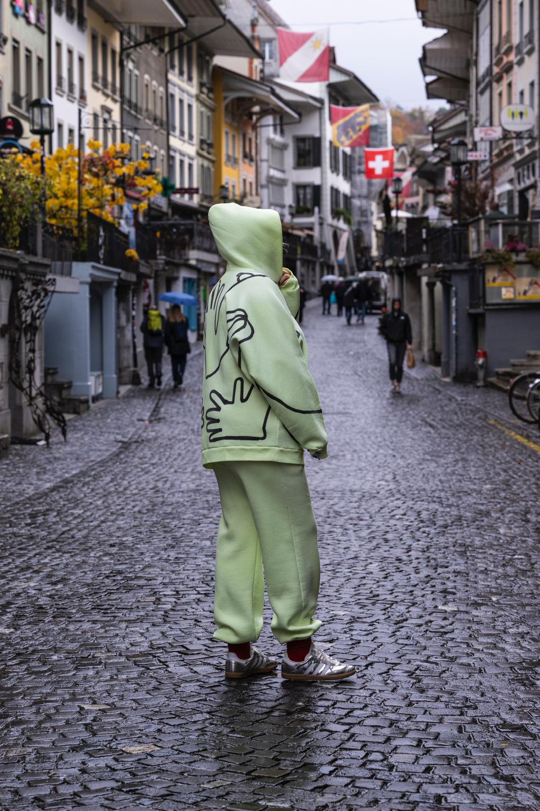 OL Magasin/ WOW Illustrations Hoodie | Ultra Yellow Aufgeweckt