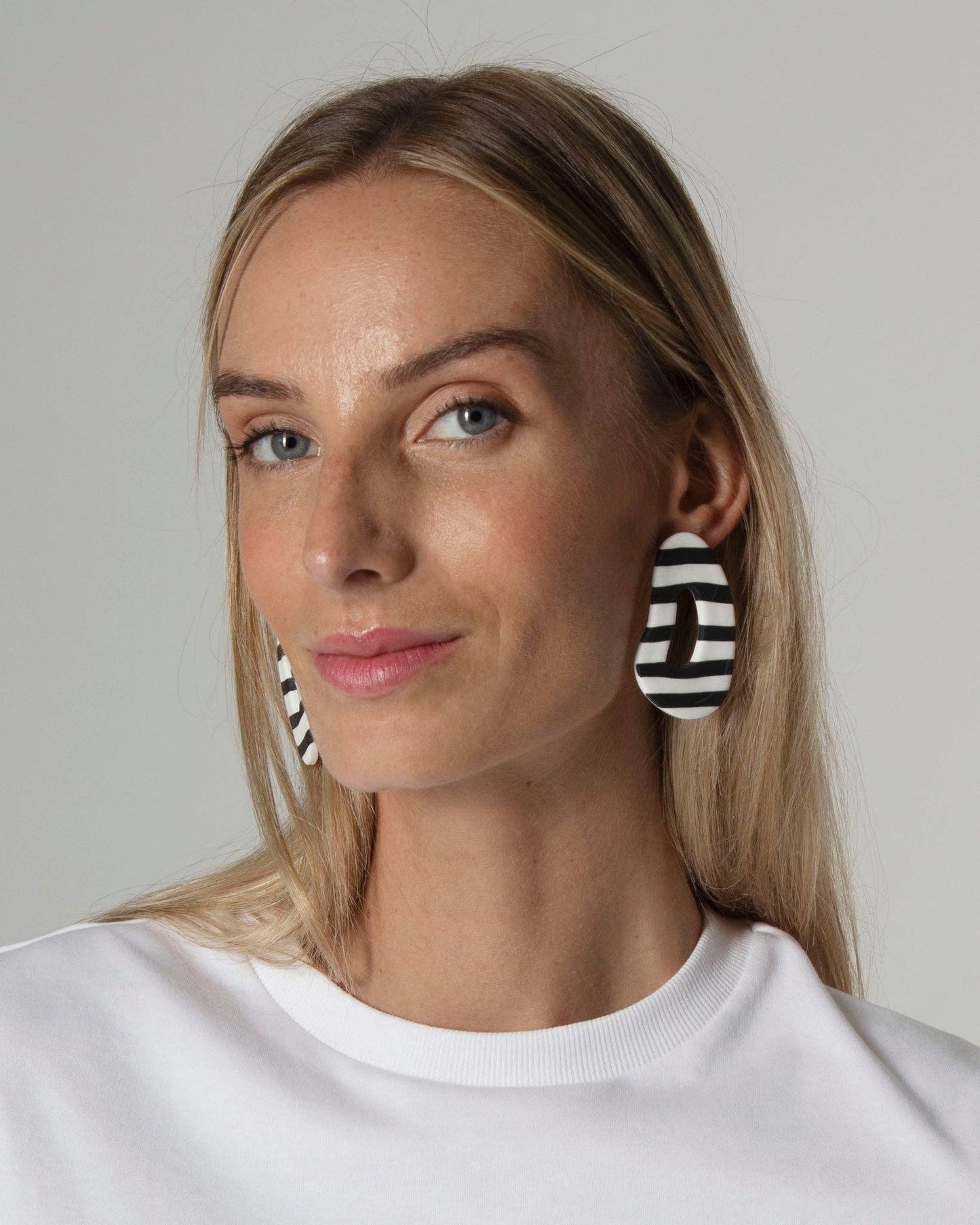 DELAROSA STUDIO Ohrstecker | Egg is back Aufgeweckt