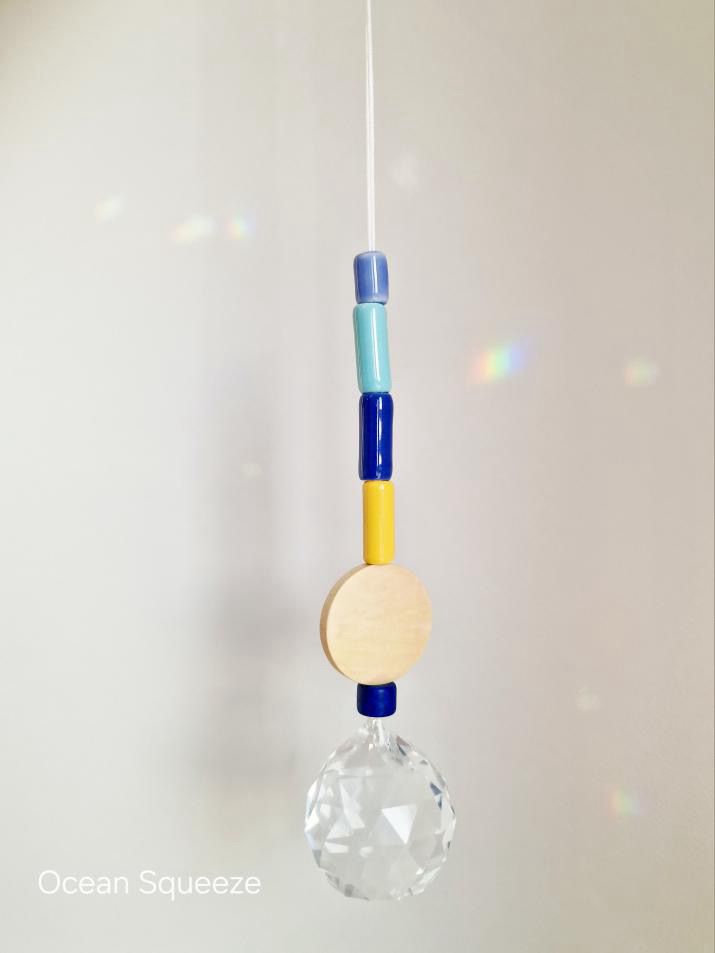Orvokki Suncatcher | verschiedene Farben Aufgeweckt