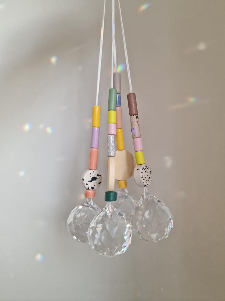 Orvokki Suncatcher | verschiedene Farben Aufgeweckt