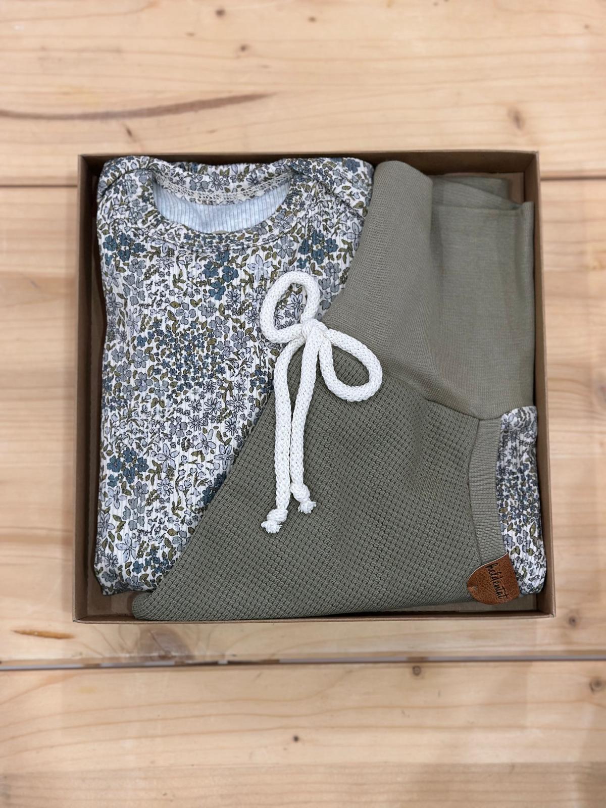 Heldentat Babyset | Blumen blau grün Aufgeweckt