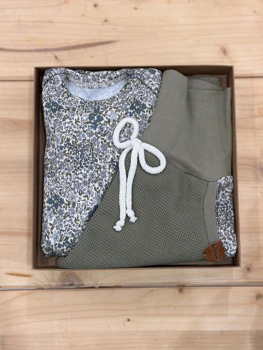 Heldentat Babyset | Blumen blau grün Aufgeweckt