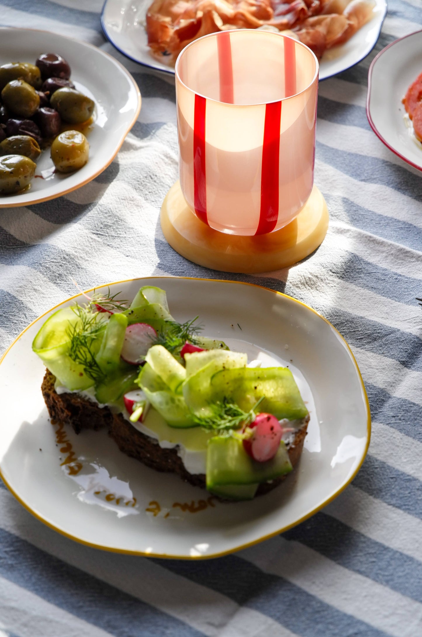 MÆGEN Glas | Atina – Rosa und Rot Aufgeweckt