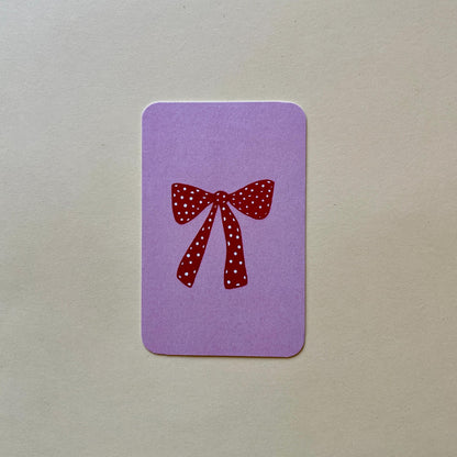 Enskild Mini Karte | Rote Schleife (Geschenk-Anhänger) Aufgeweckt