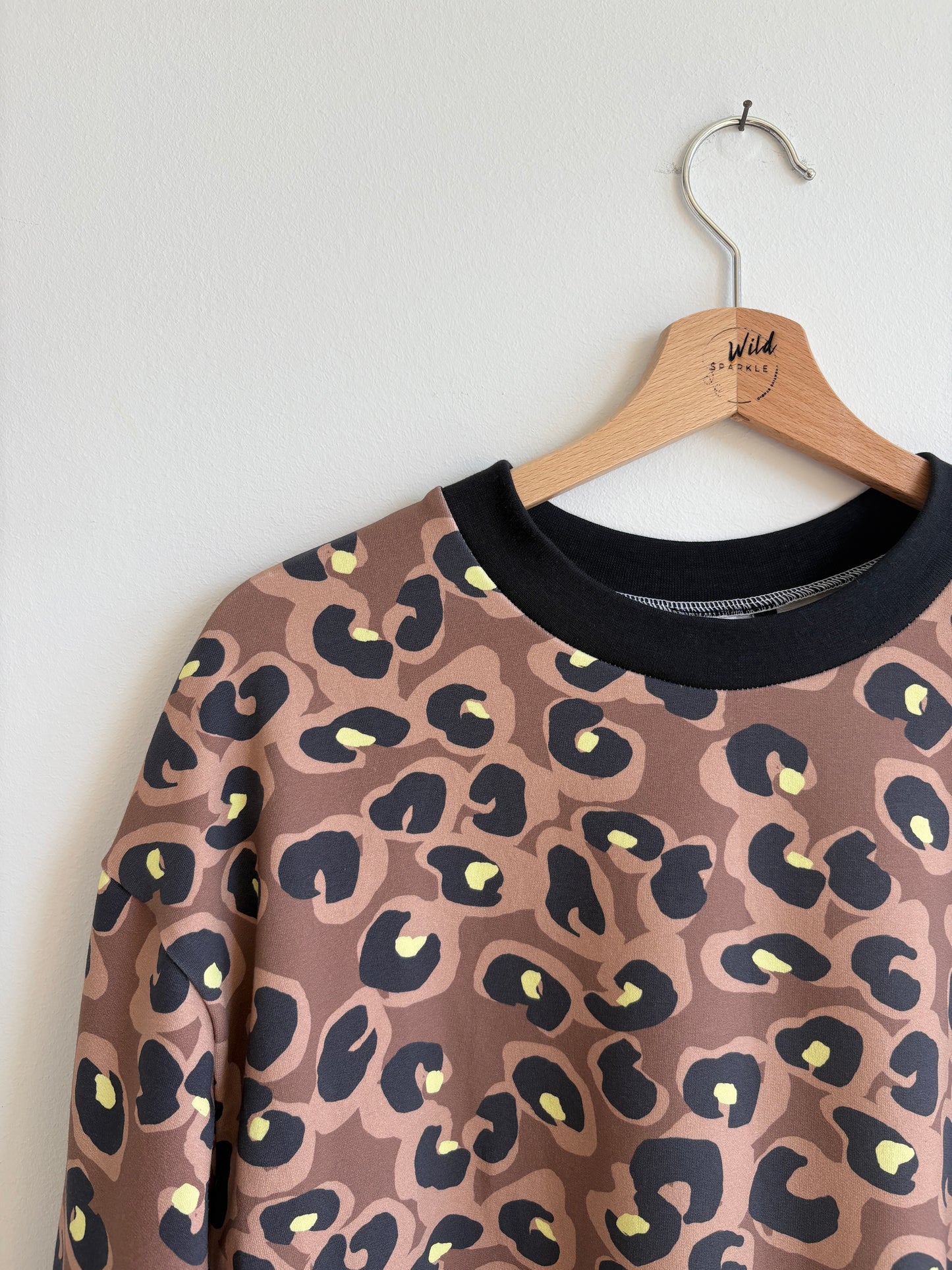 Wild Sparkle Sweater | Leo Kamel Aufgeweckt