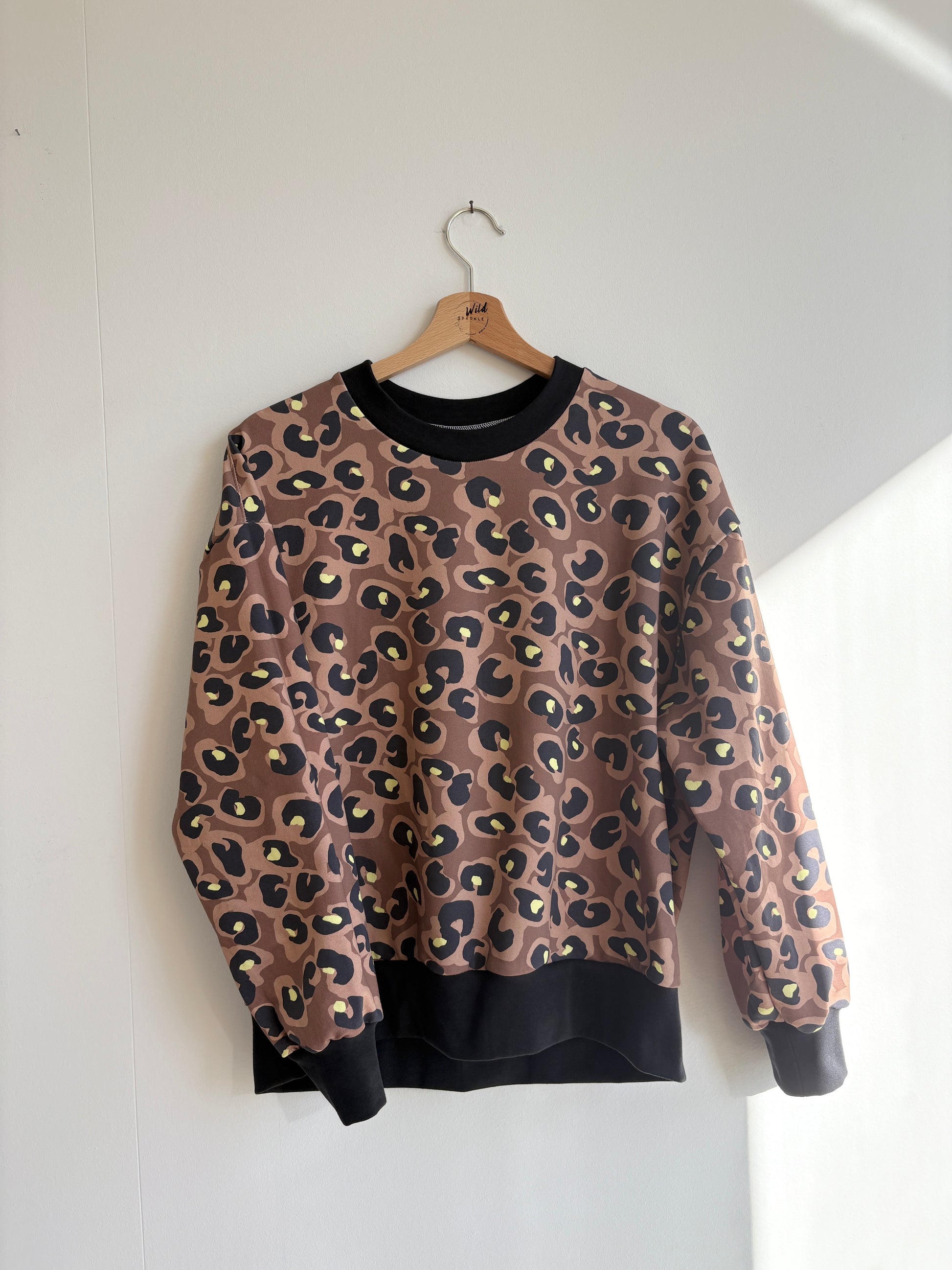 Wild Sparkle Sweater | Leo Kamel Aufgeweckt