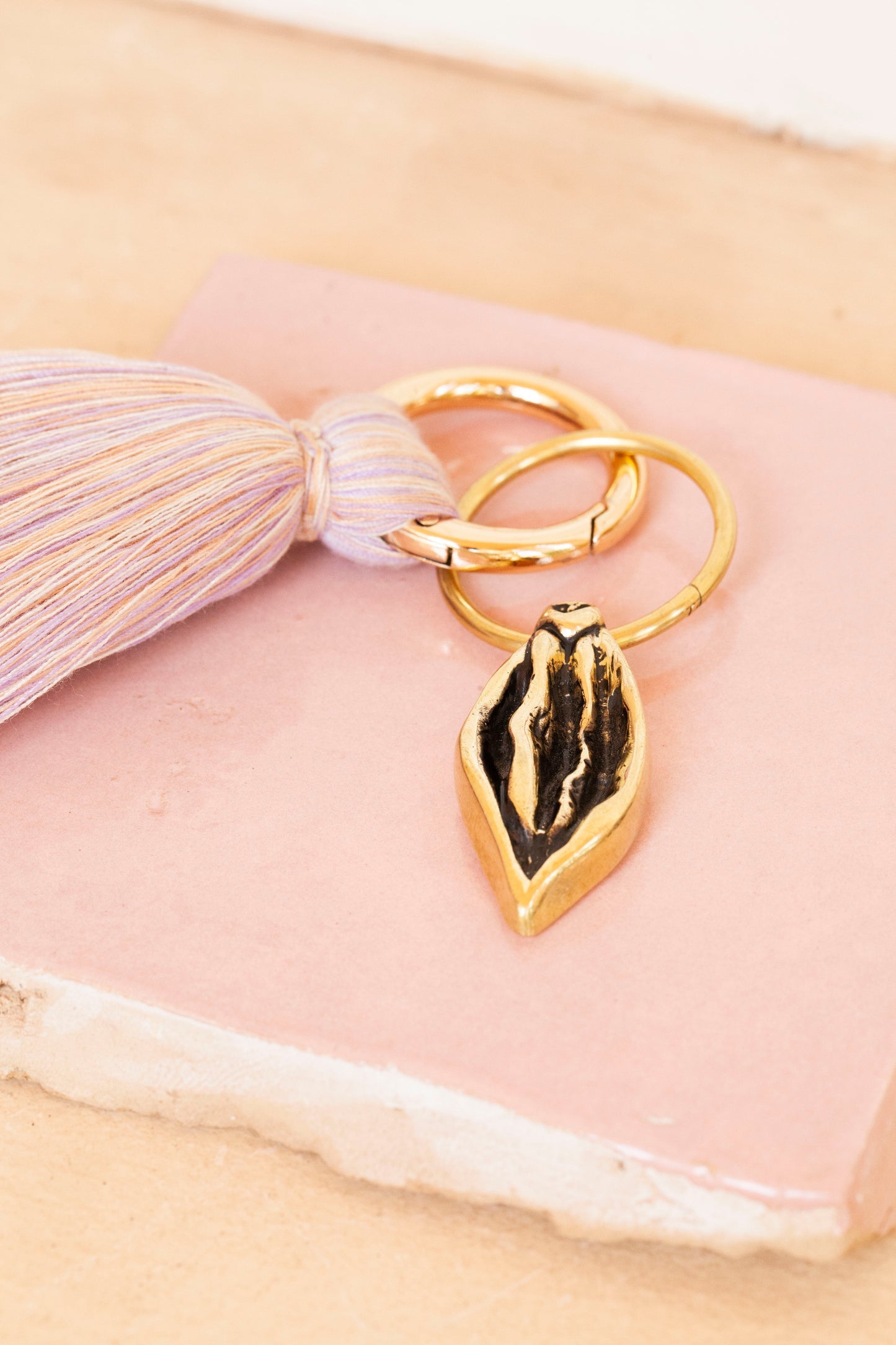 YOOMEE Key Pendant – MOUNA – Vulva Aufgeweckt