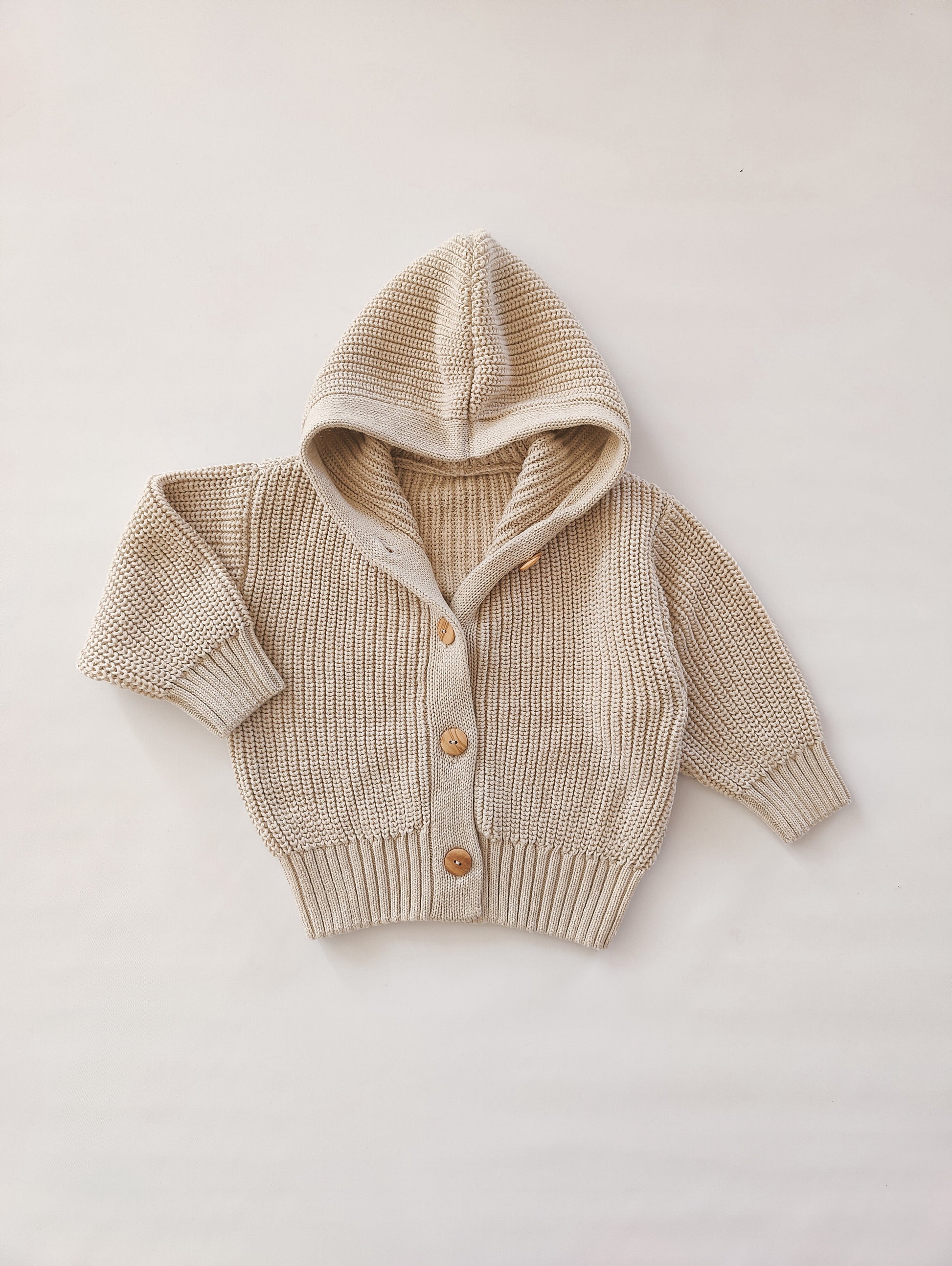 romi. Chunky Knit Cardigan | Oat Aufgeweckt